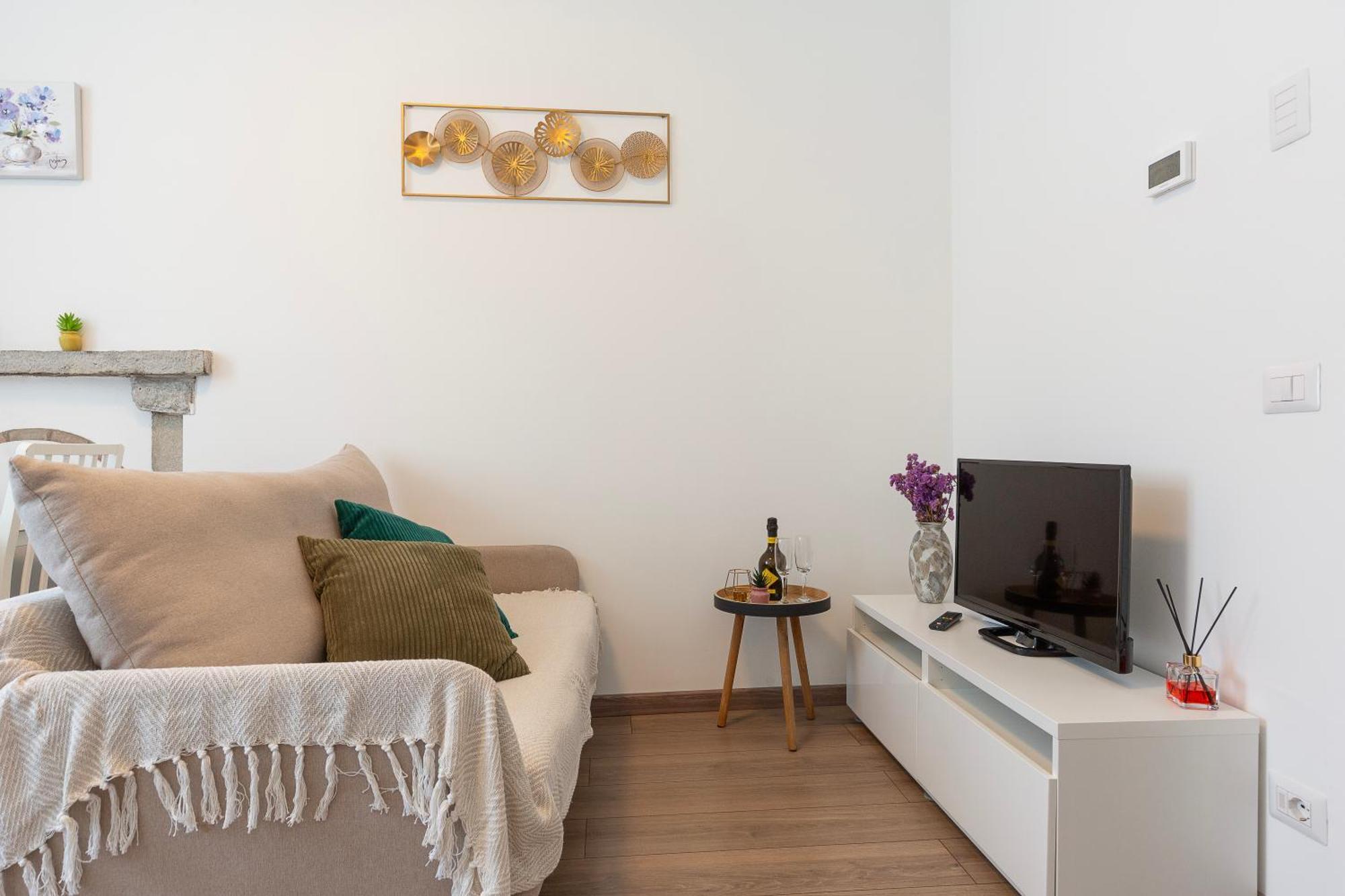 Anita'S Apartment โกโม ภายนอก รูปภาพ