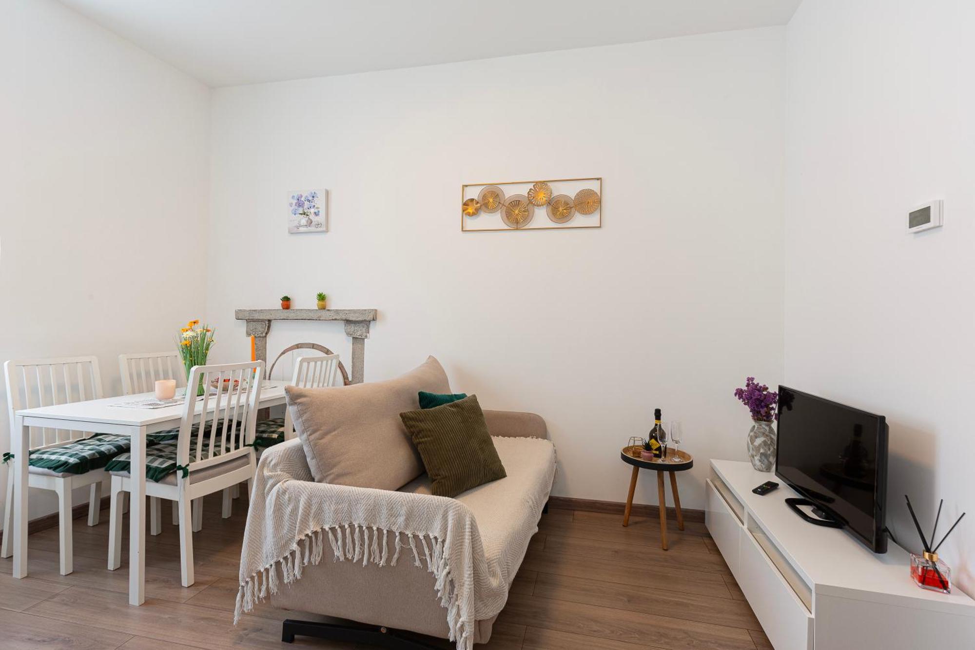 Anita'S Apartment โกโม ภายนอก รูปภาพ