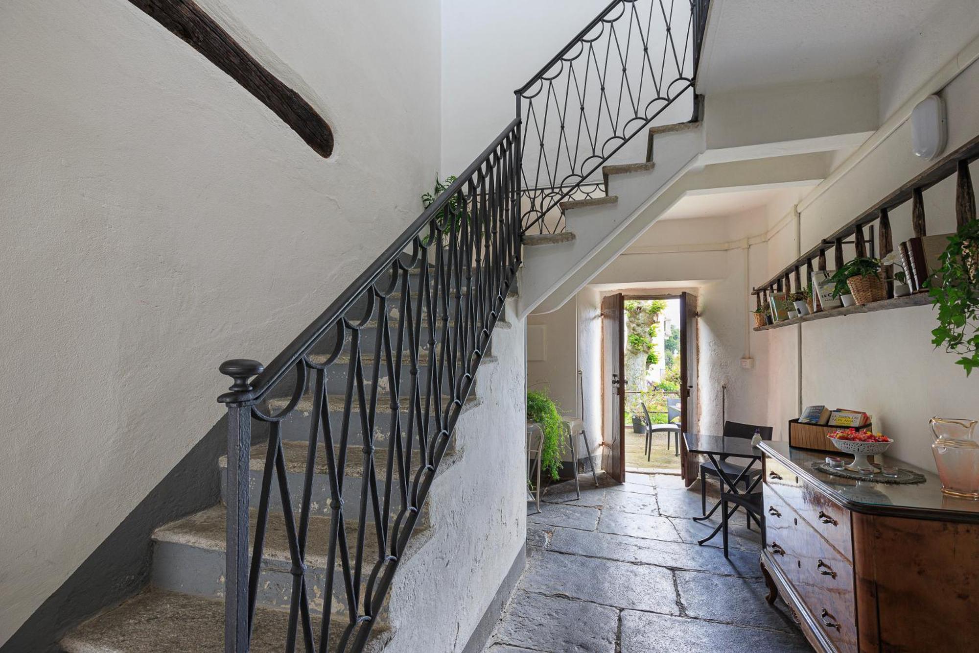 Anita'S Apartment โกโม ภายนอก รูปภาพ